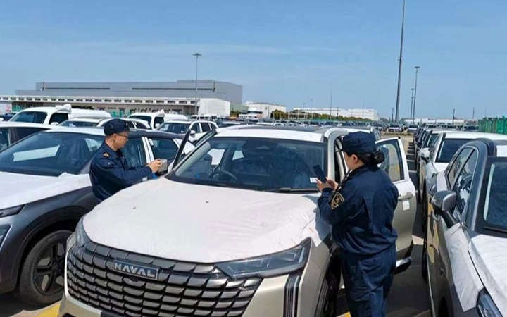 一季度近60万辆！上海口岸国产汽车出口“开门红”，新能源占比持续攀升