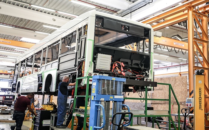 规模增长效益承压 中国汽车产业加速换道超车