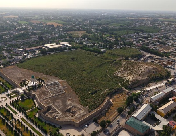 中乌考古人员发现库瓦古城早期城墙